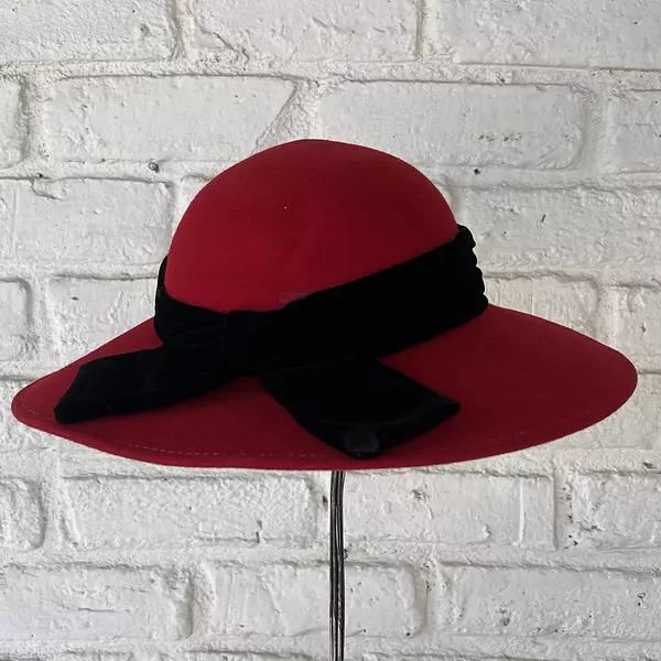 Sombrero Fieltro Rojo Con Cinta De Terciopelo U.S.A. 1980