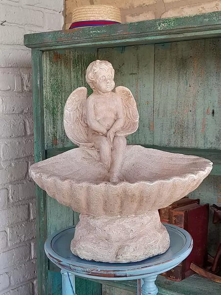 Figura De Concha Con Angel En Resina Para Exteriores