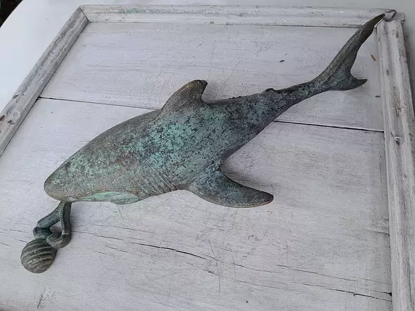 Aldaba Tiburón En Bronce Patinado