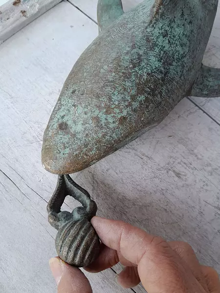 Aldaba Tiburón En Bronce Patinado