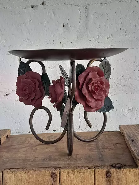 Soporte Metálico Y Rosas De Resina