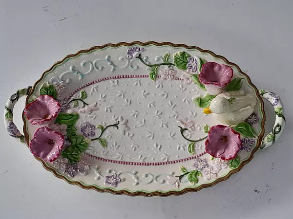 Bandeja De Porcelana En Alto Relieve 2001