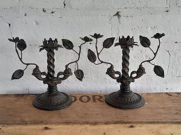 Pareja De Candelabros De Bronce Antiguo