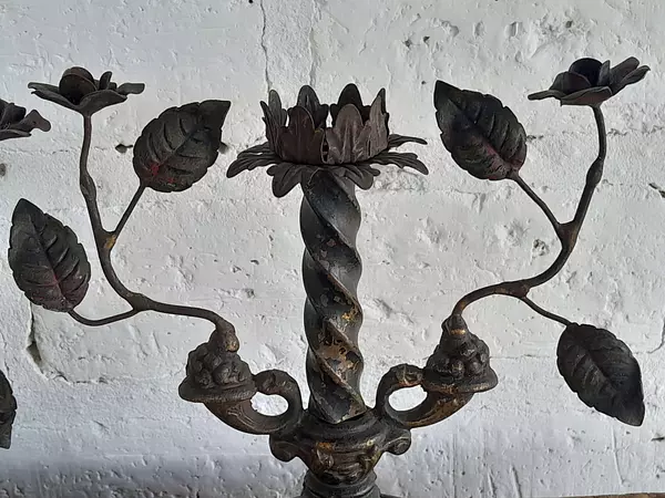 Pareja De Candelabros De Bronce Antiguo