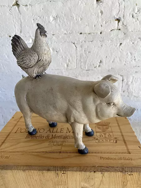 Figura De Granja Cerdo Y Gallo