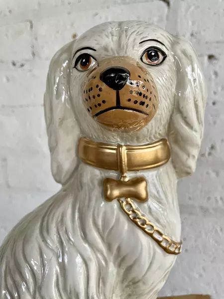 Perro Porcelana Estilo Staffordshire Cabeza Hacia La Derecha