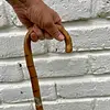 Bastón Nudillos Con Punta Metálica Y Mango Curvado.