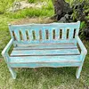 Escaño De Madera Vintage Tiene La Pintura Desgastada