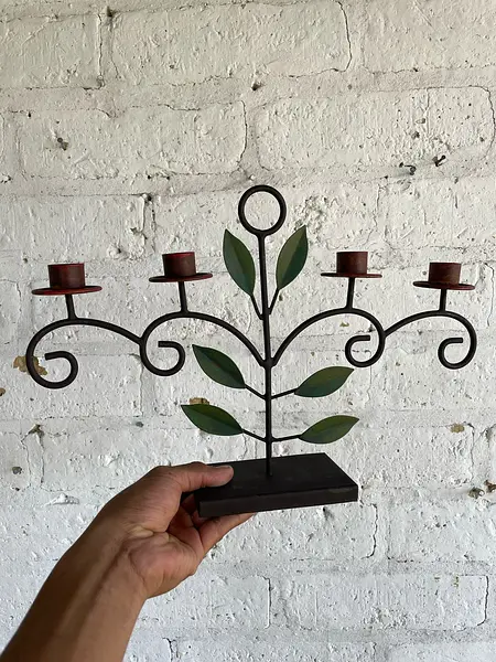 Candelabro De Mesa Sobre Base Y Hojas