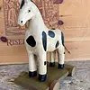 Caballo Tallado En Madera Con Ruedas Y Cola Trenzada