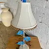 Lámpara De Mesa Con Peces Y Caperuza En Lino