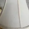 Lámpara De Mesa Con Peces Y Caperuza En Lino
