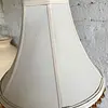 Lámpara De Mesa Con Peces Y Caperuza En Lino