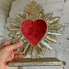 Corazón Kitsch De Rayos Espejados Sobre Base Dorada