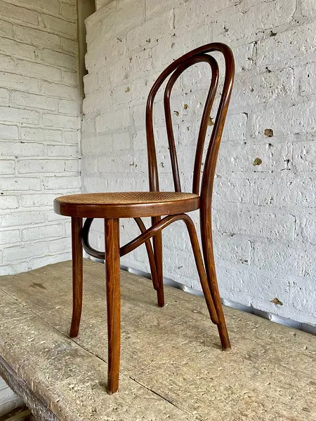 Silla Estilo Thonet Con Asiento Tejido - Rumania 1960