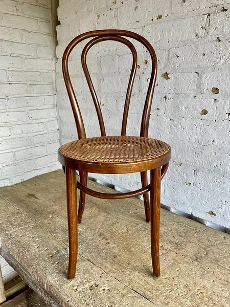 Silla Estilo Thonet Con Asiento Tejido - Rumania 1960