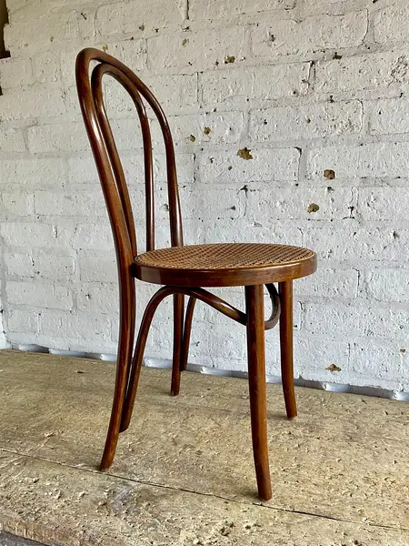 Silla Estilo Thonet Con Asiento Tejido - Rumania 1960
