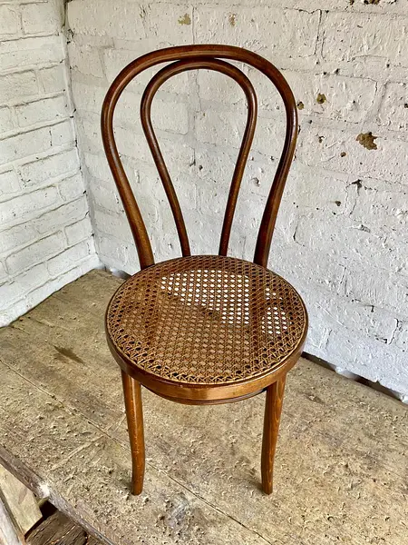 Silla Estilo Thonet Con Asiento Tejido - Rumania 1960