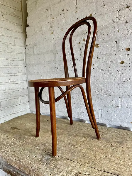 Silla Estilo Thonet Con Asiento Tejido - Rumania 1960