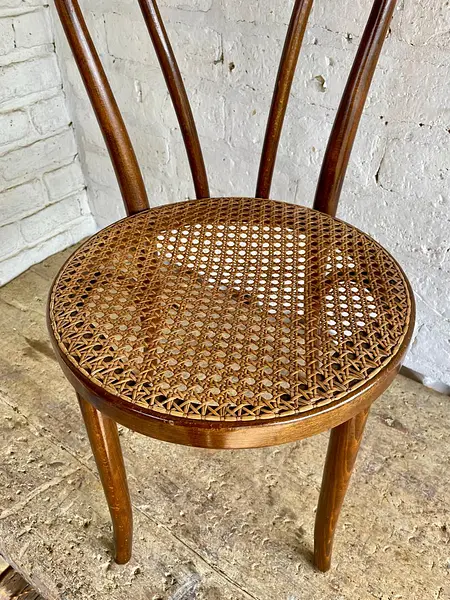 Silla Estilo Thonet Con Asiento Tejido - Rumania 1960