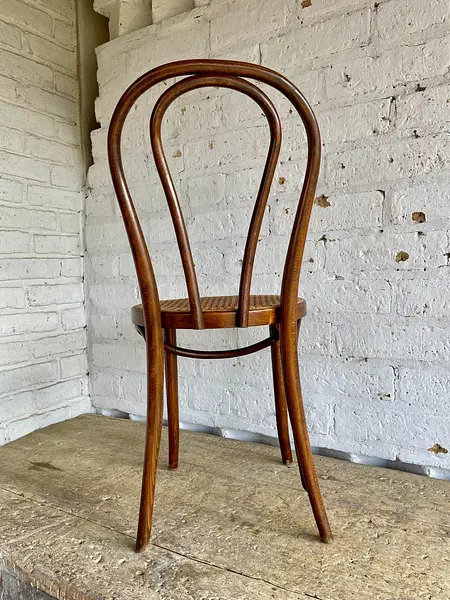 Silla Estilo Thonet Con Asiento Tejido - Rumania 1960