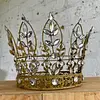 Corona Decorada Con Adornos Que Imitan Diamantes