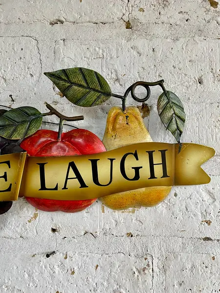 Placa Con Frutas Hojas Y Cinta "Vive, Ama, Rie"