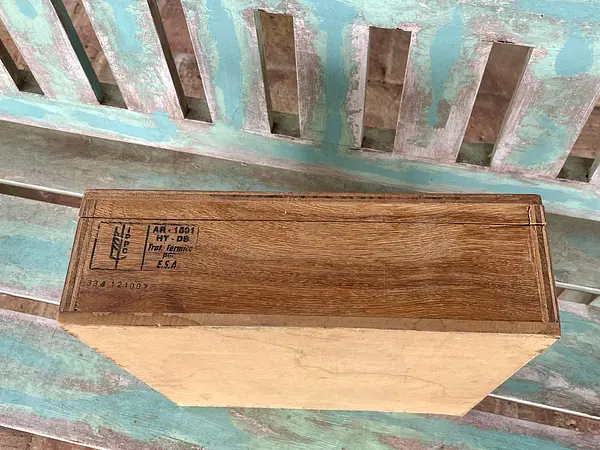 Caja De Madera Para Botellas De Vino - U.S.A. 2005