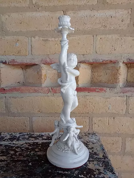 Candelabro Querubín Con Tres Ángeles De La Base